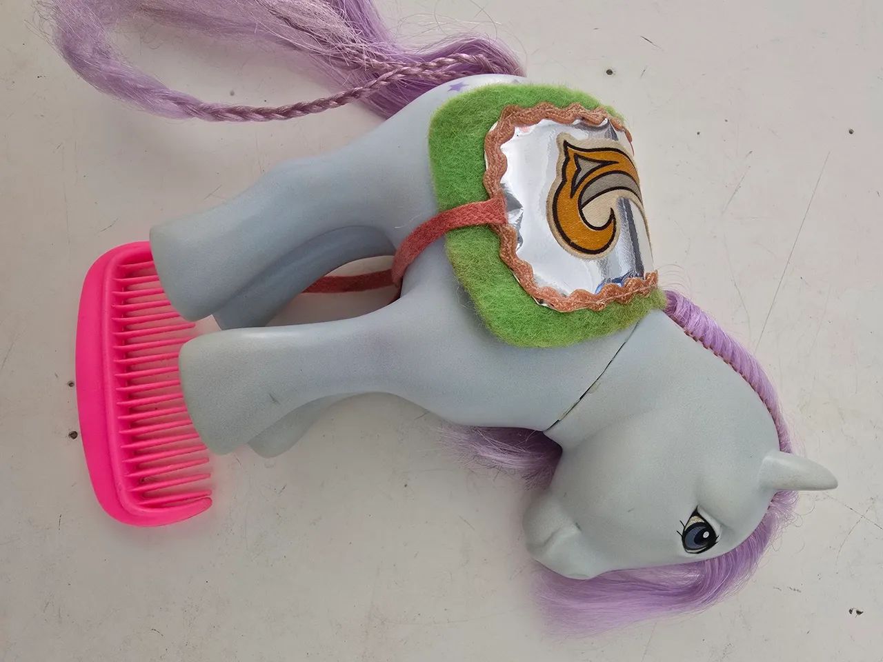 Meu querido poney antigo com dois acessórios  - Foto 3