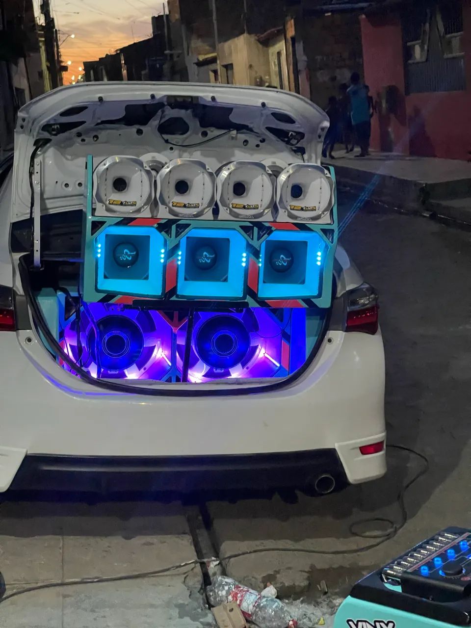 Som automotivo chega