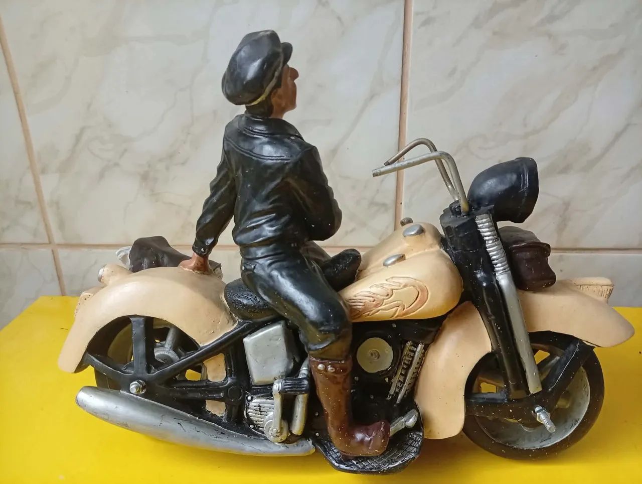 Escultura de motociclista - Foto 4