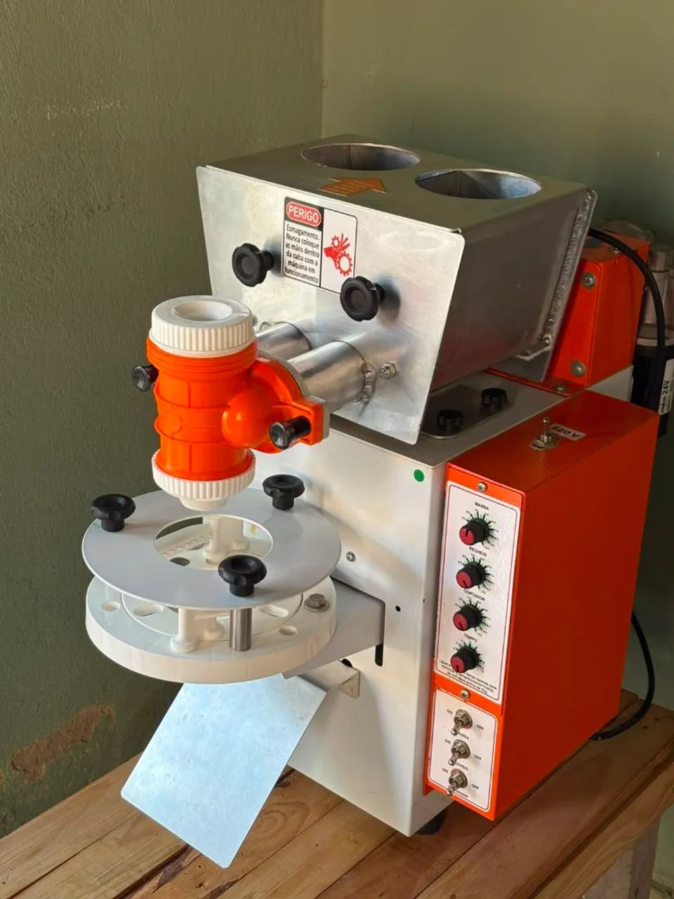 Máquina de produzir salgados compacta print 