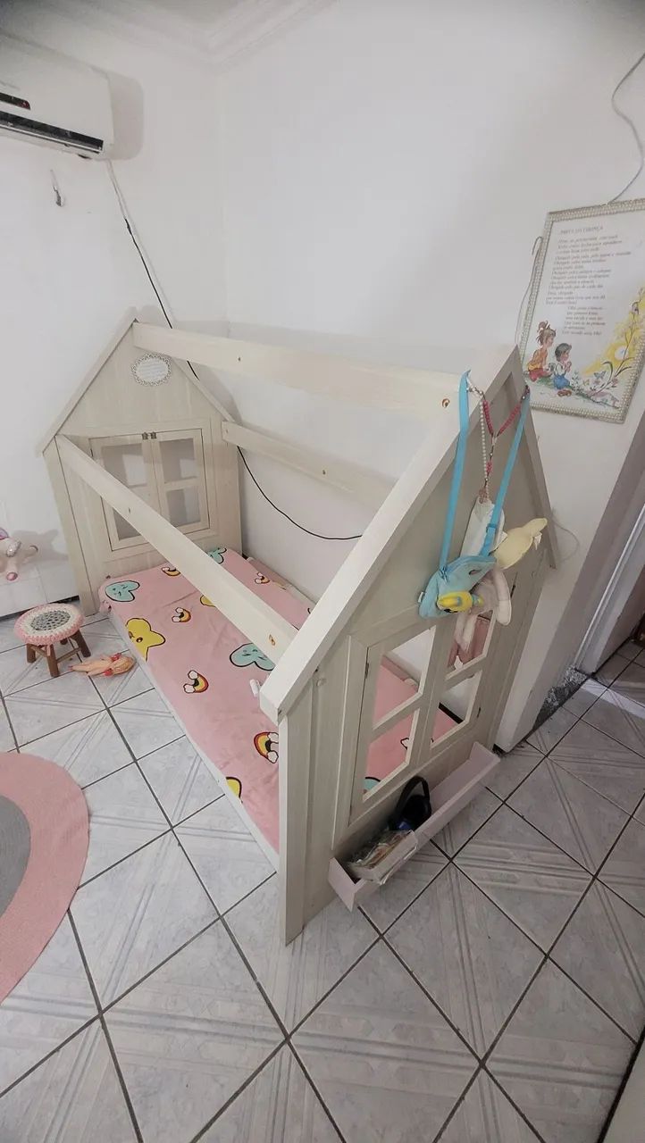 Cama em forma de casinha 