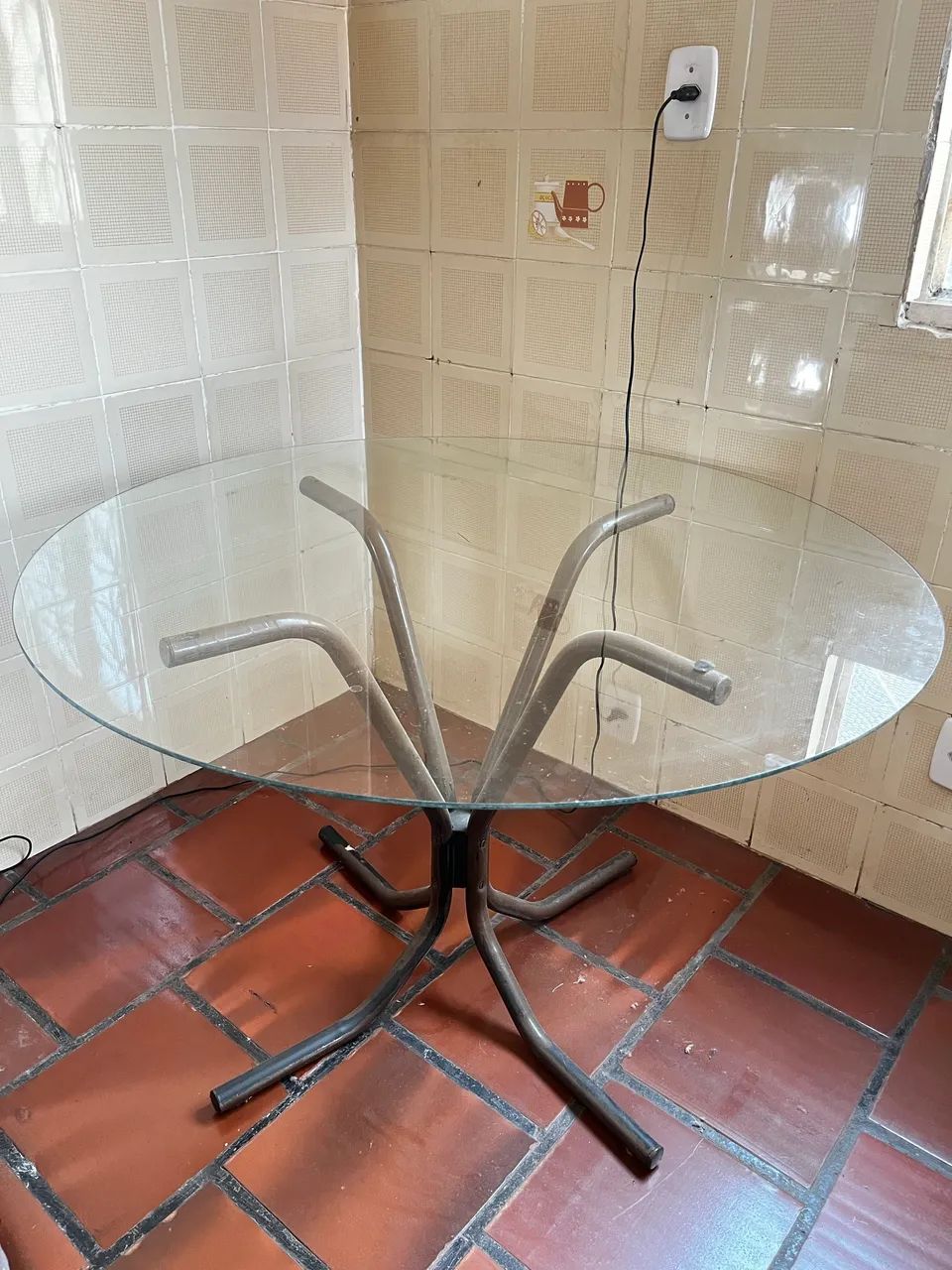 Vendo essa mesa redonda de vidro (usada) - Foto 2