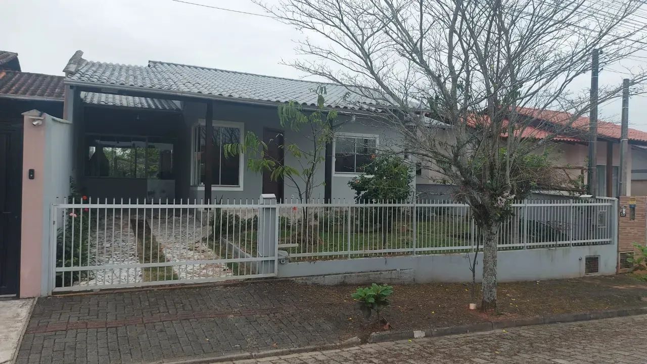 CASA 2 DORMITORIOS COM SUITE