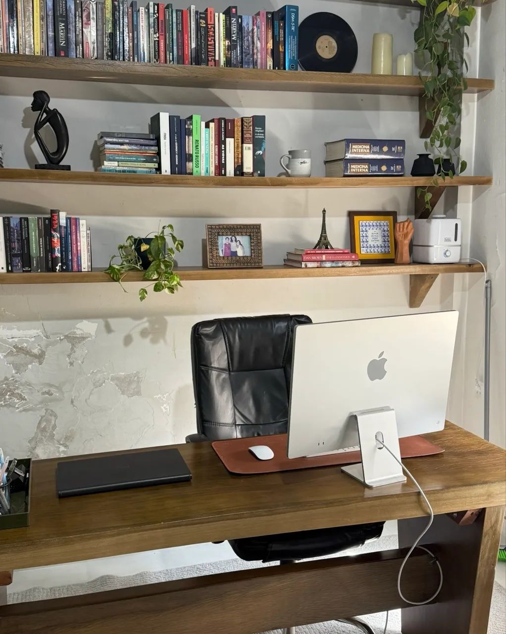 Mesa e 4 prateleiras de madeira maciça para escritório - Foto 5
