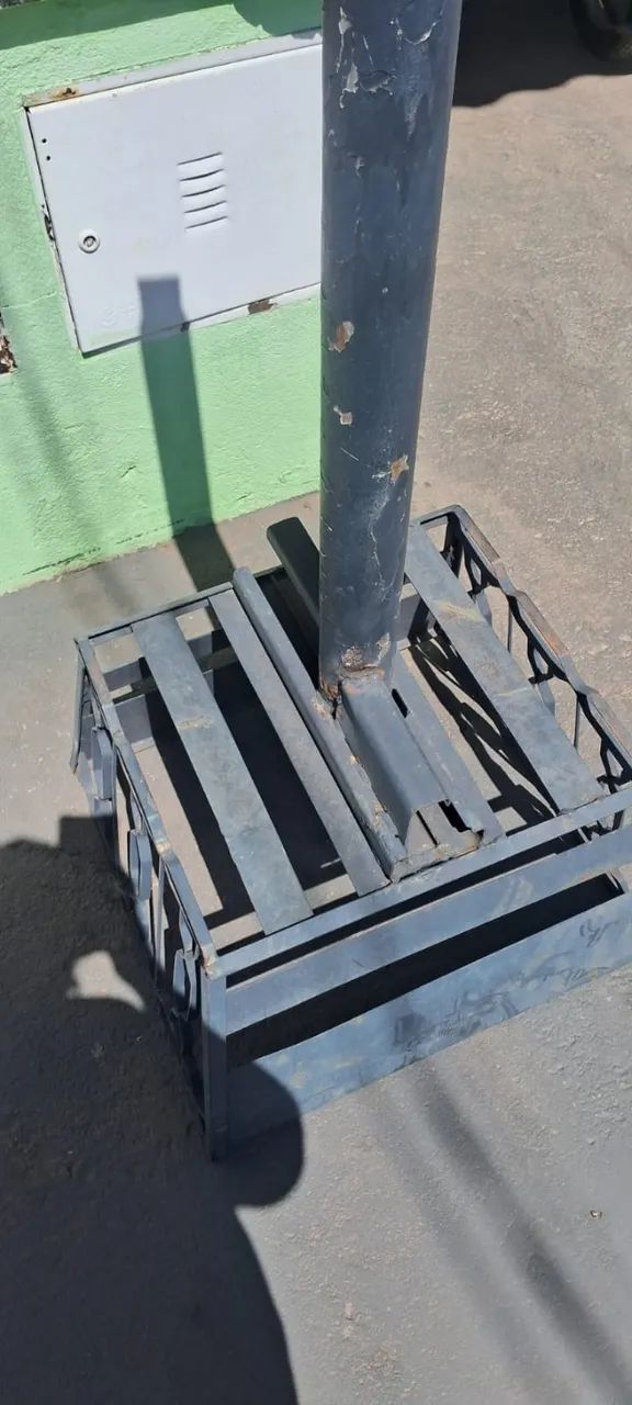 LIXEIRA DE METAL PARA CALÇADA - NOVA - Foto 2