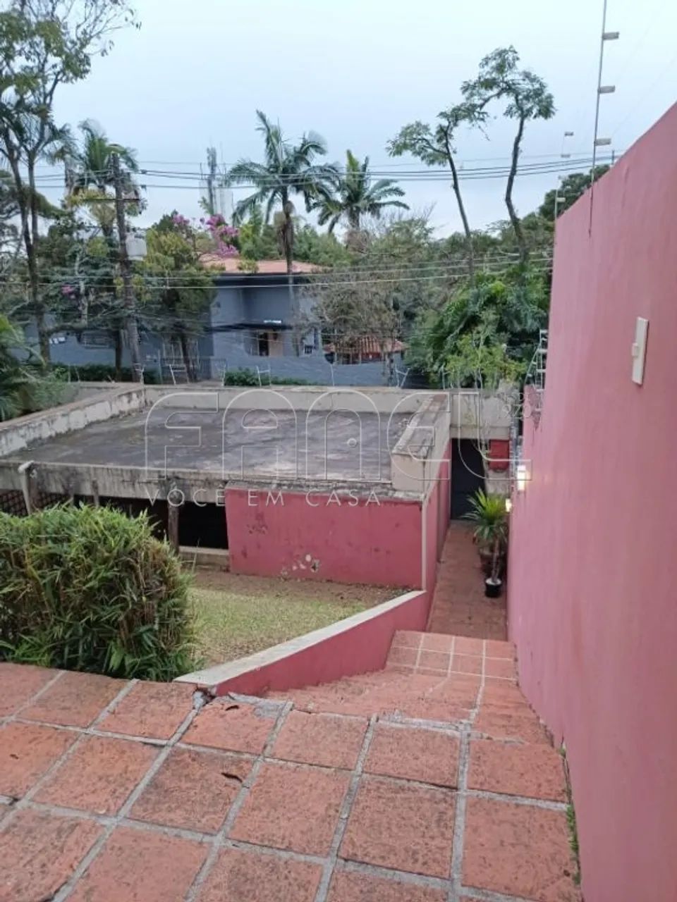 Casa em terreno com 438m², 3 vagas| Jardim Leonor.