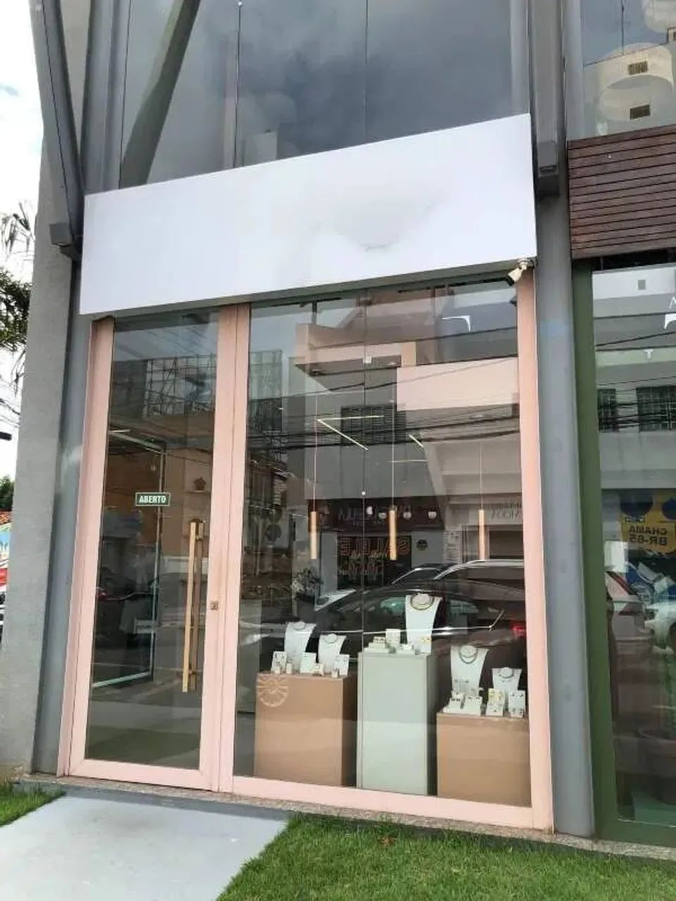 Sala Comercial para Aluguel - 2 Ambientes, 50 m², Frente, Cuiabá/ Quilombo