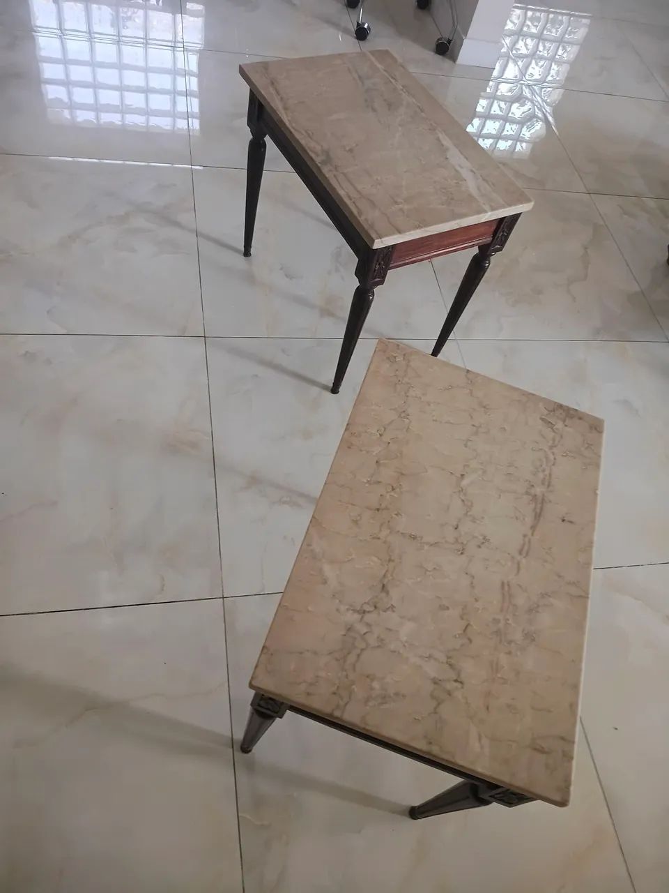 Duas mesinhas laterais - Foto 2