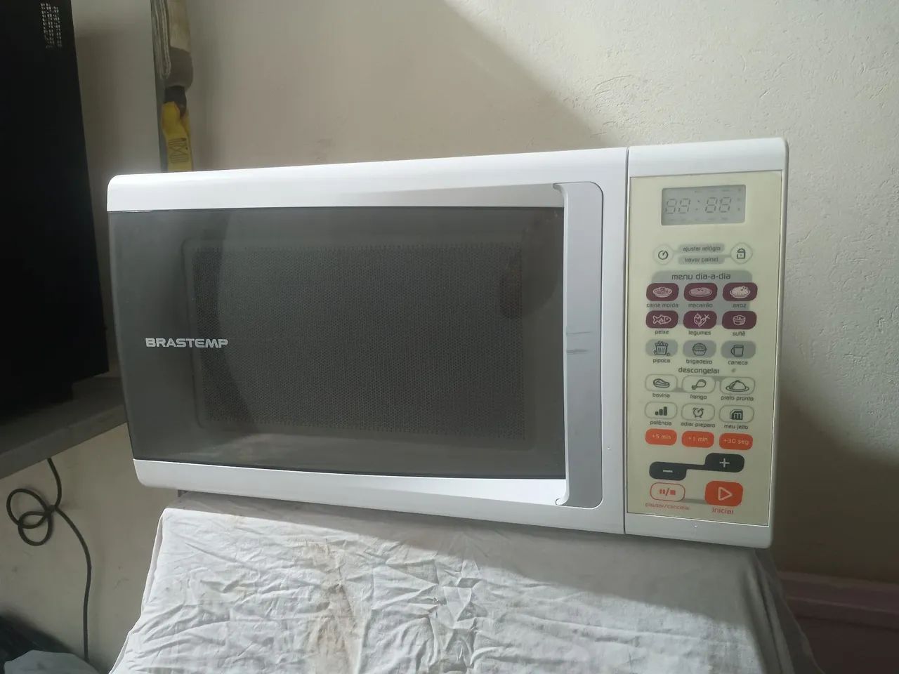 Microondas Brastemp 31 litros 120v  - Foto 6