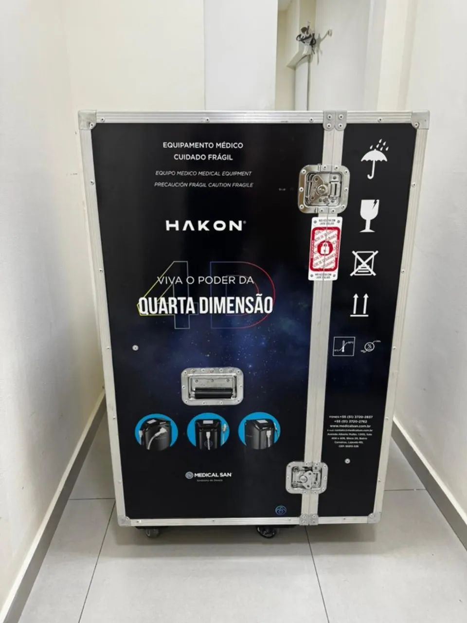 Hard Case / Flight Case Profissional Hakon com rodinhas