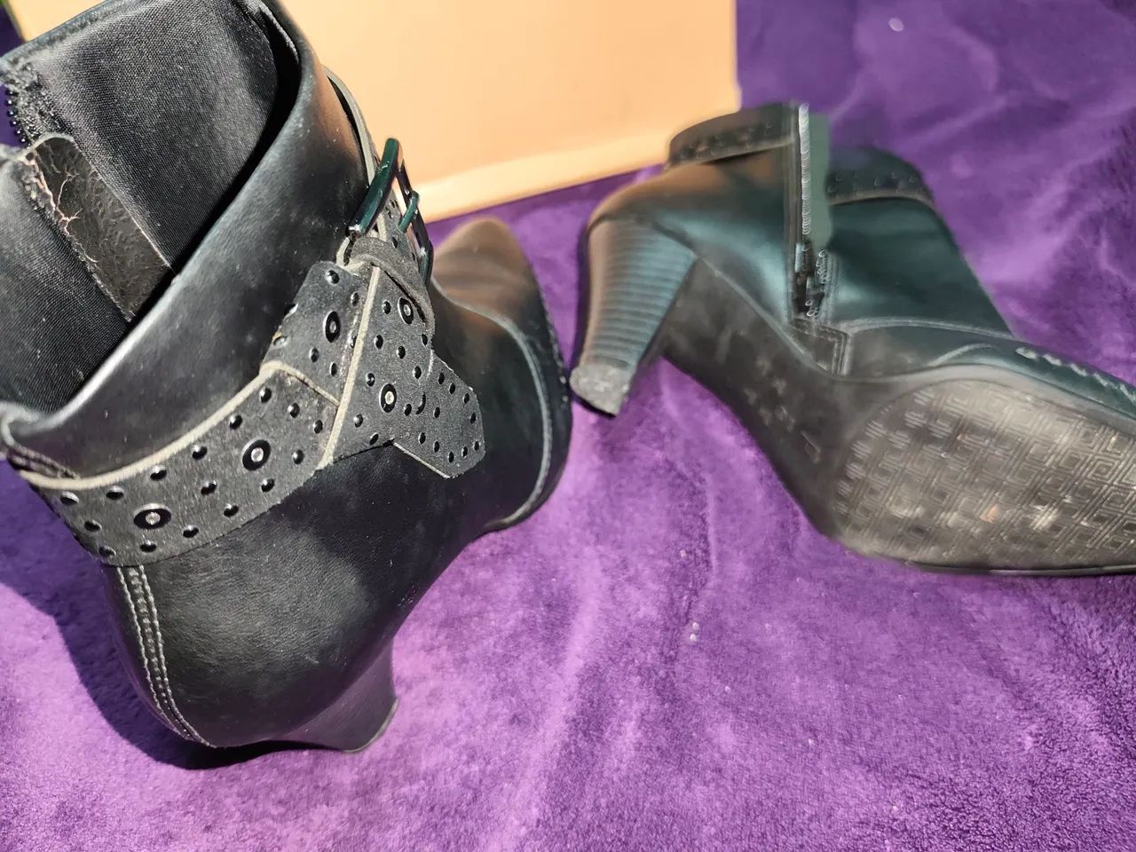 Sapatos semi-novos