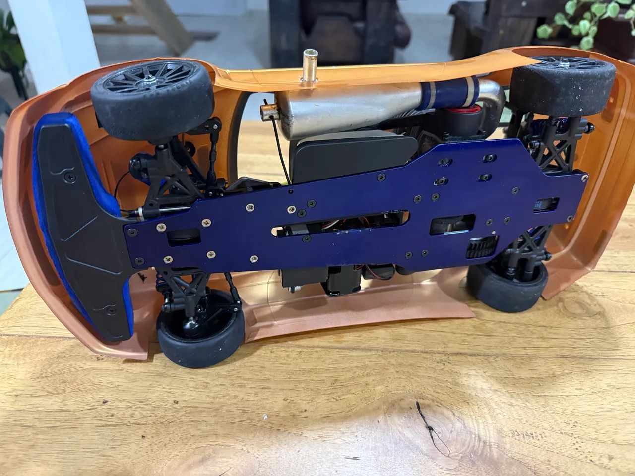 Automodelo a combustão 1:10 - Foto 5