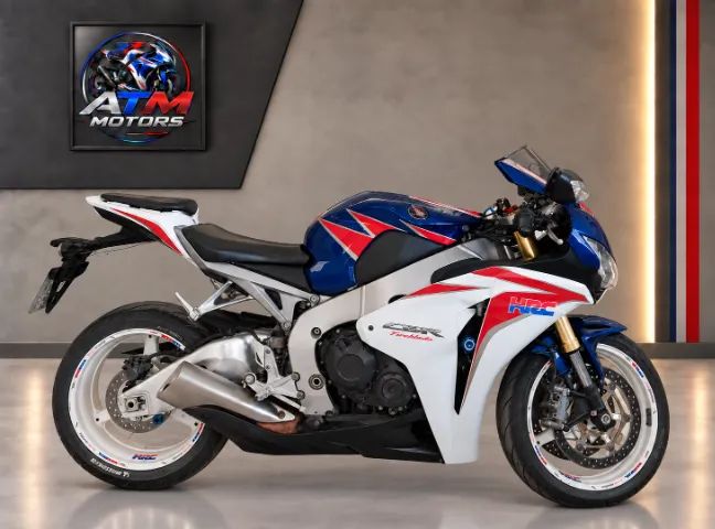 CBR 1000RR Fireblade - Linda e Com Acessórios