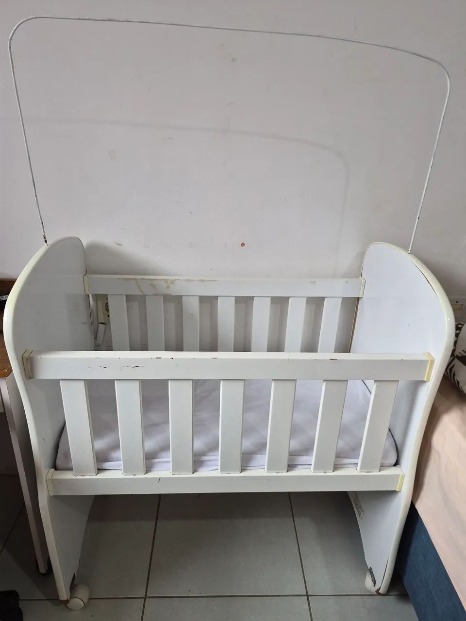  MINI BERÇO com avarias.