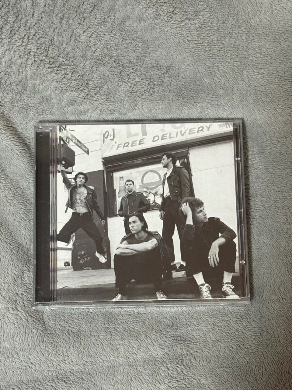 CD The Neighbourhood 