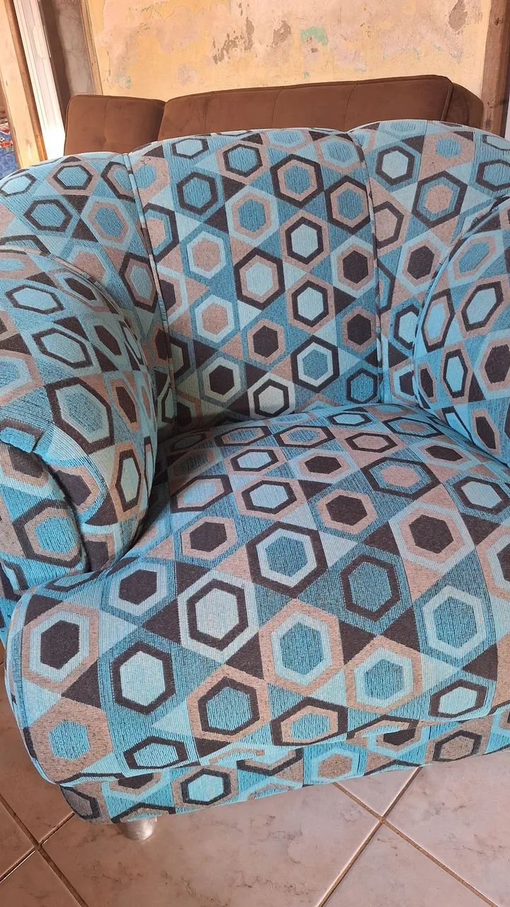 Poltrona Estampada Azul em Ótimo Estado - Foto 2