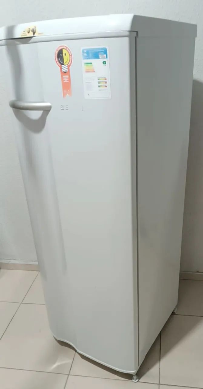 Geladeira Eletrolux gelo seco muito bem conservada - Foto 2