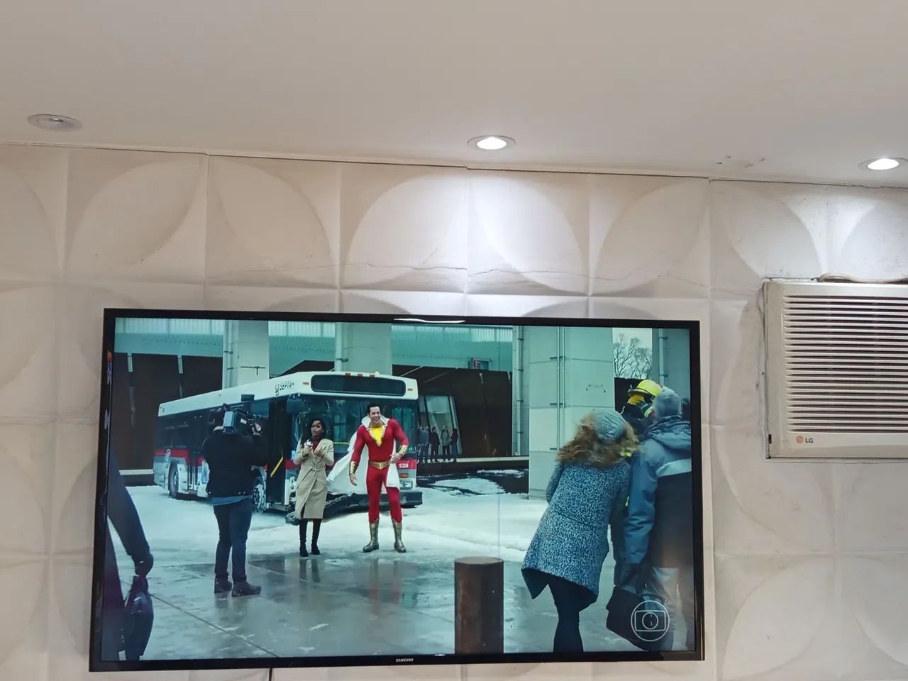 Vendo TV Samsung smart wi-fi 48 polegadas está com detalhe  - Foto 4