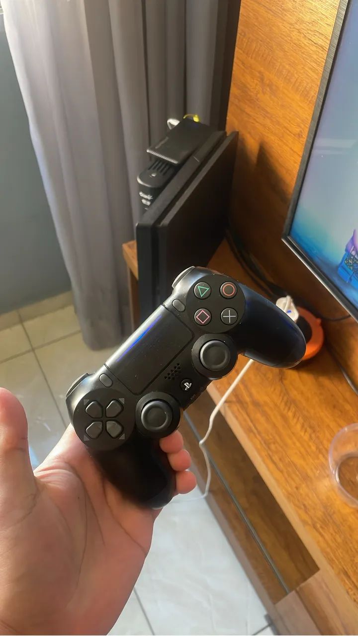 Ps4 1 terá com 2 controles  - Foto 5