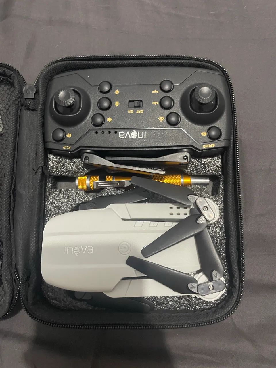 Drone com Bateria Extra e Acessórios