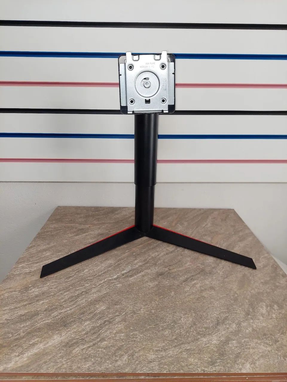 Suporte pedestal articulado para monitor de 10 a 24 polegadas  - Foto 4