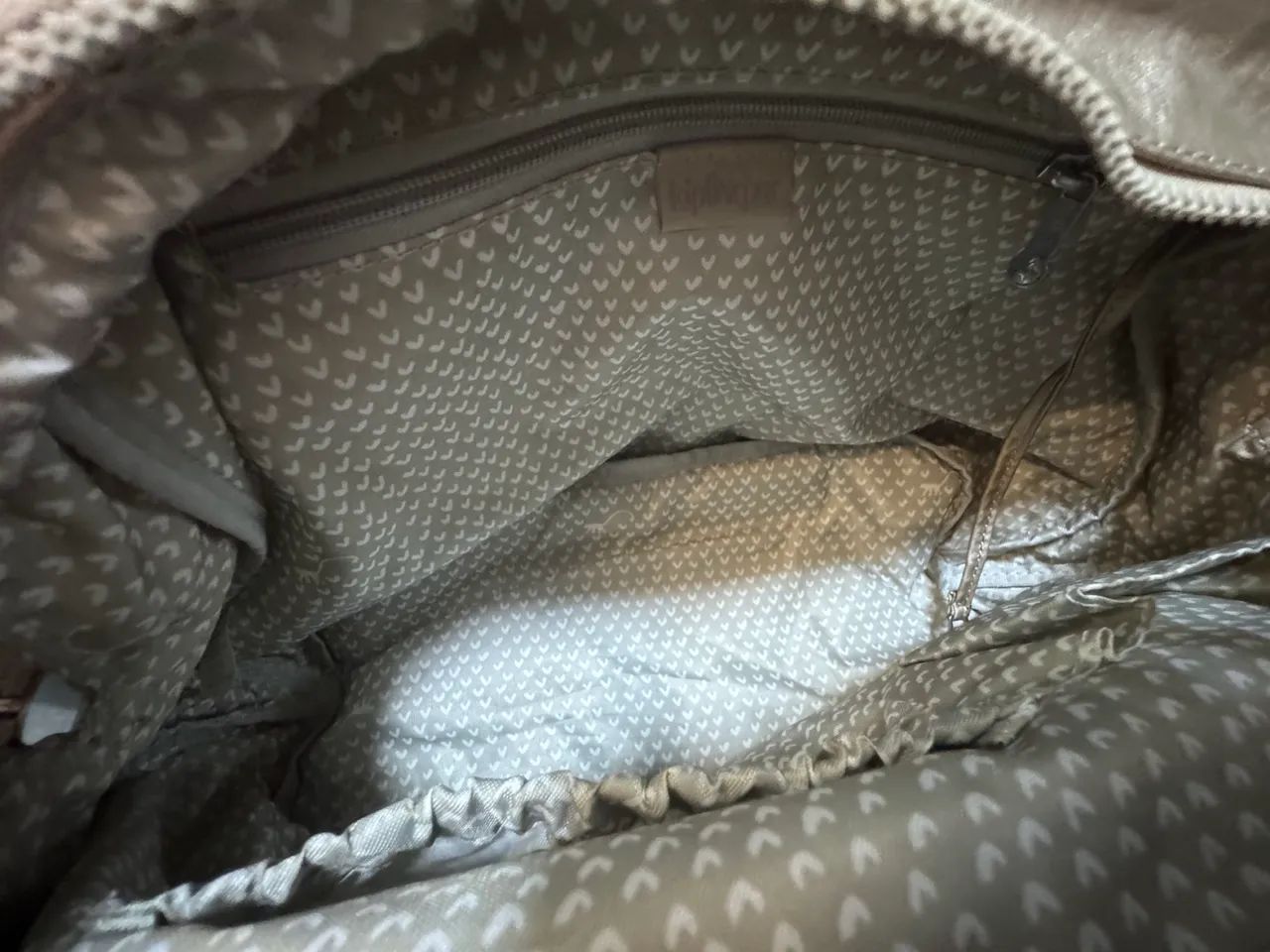 Bolsa Kipling NOVA Dourada Metálica  - Foto 3