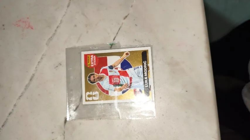 Figurinha extra da copa de 2026 Lionel Messi e Luka modri? ouro  - Foto 2
