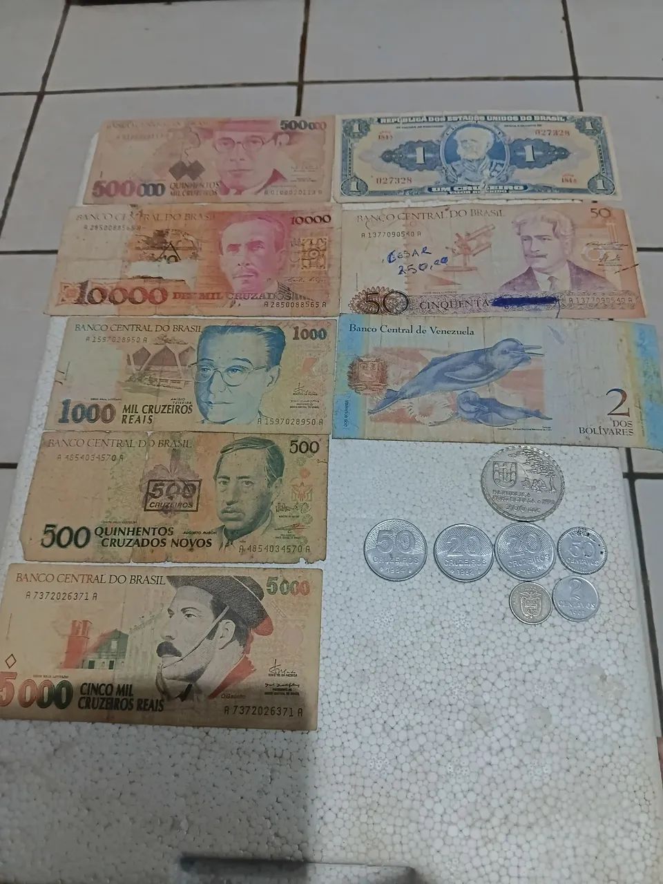 Moedas e notas antigas 