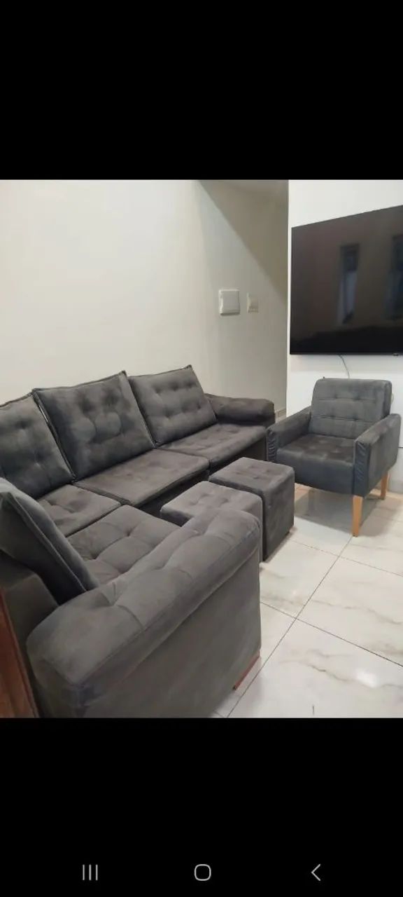 Vende-se esse sofá com os pufs e a poltrona, mas vendemos separados também 