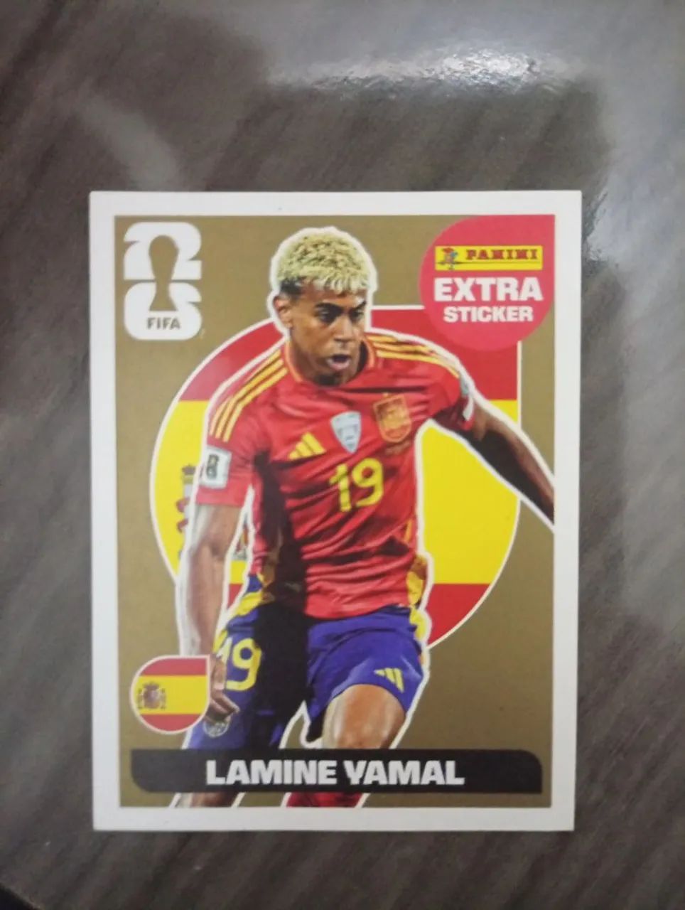 Figurinha do yamal dourado 