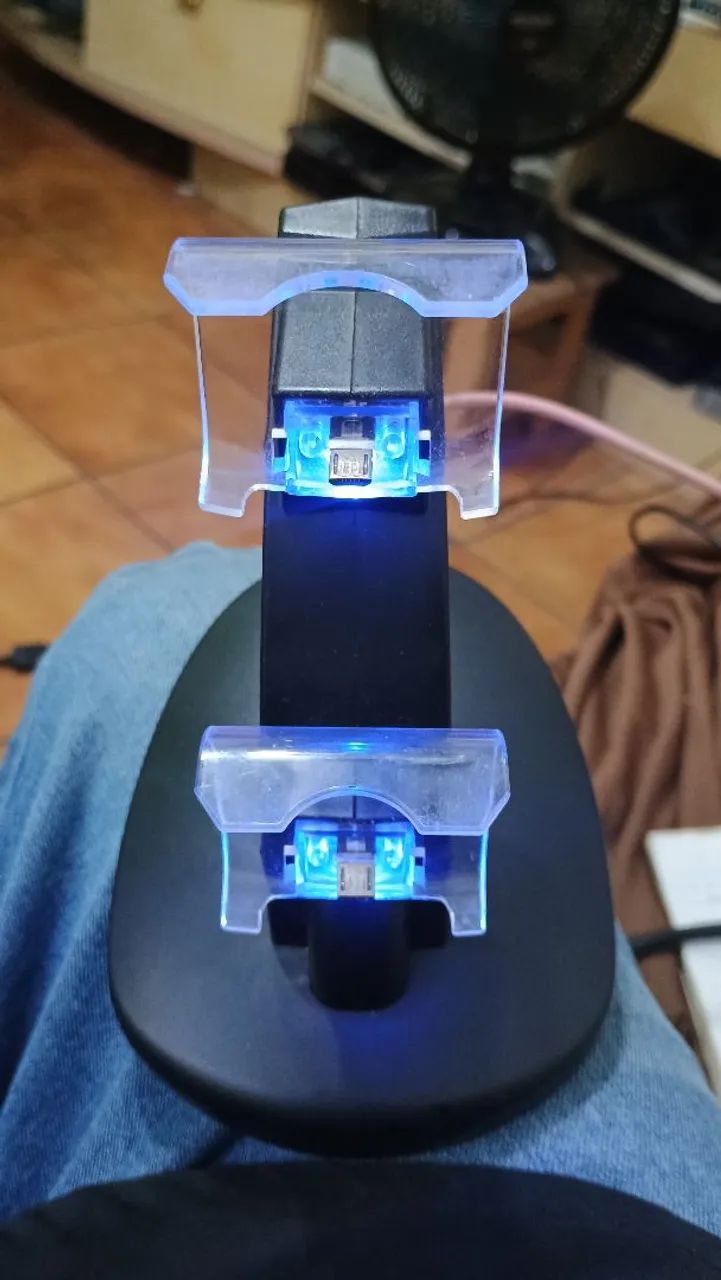 BASE CARREGADORA CONTROLE PS4 FUNCIONANDO PERFEITAMENTE  - Foto 4