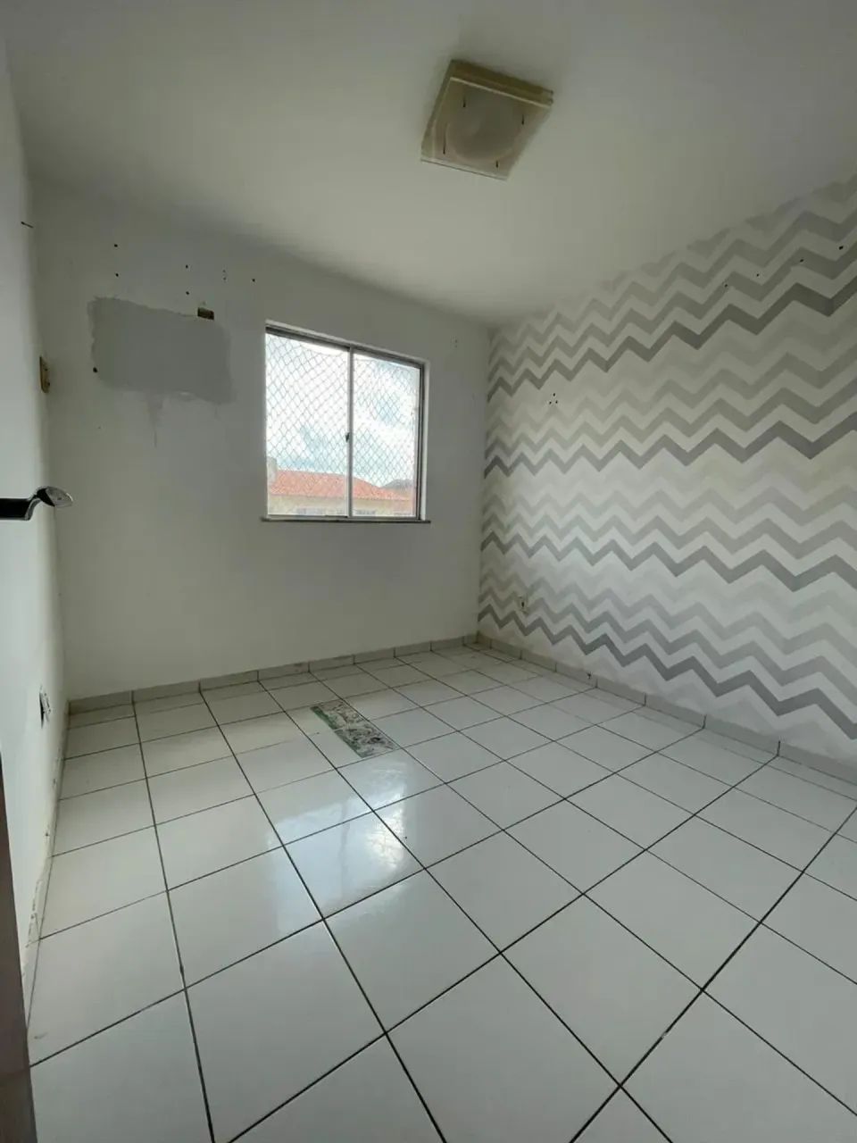 VENDO APARTAMENTO NO TURU 2 QUARTOS E VARANDA - Foto 2