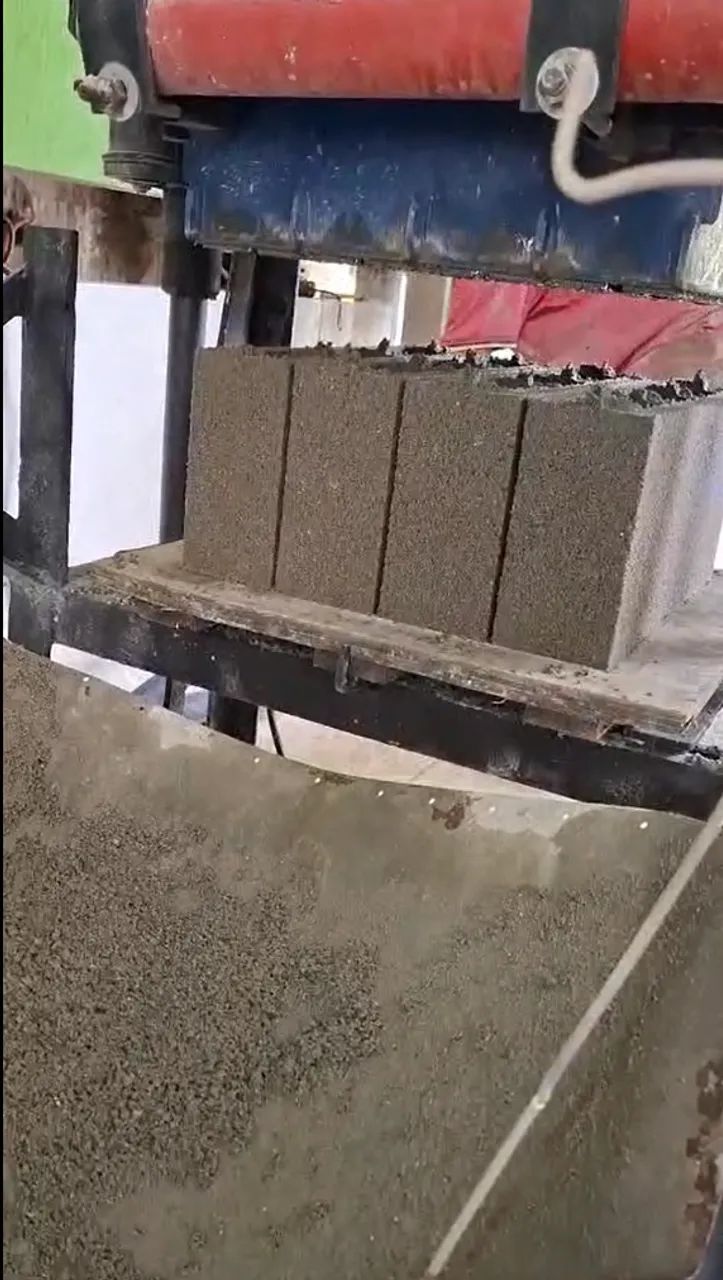 MÁQUINA DE BLOCOS À VENDA PRONTA PARA PRODUZIR!