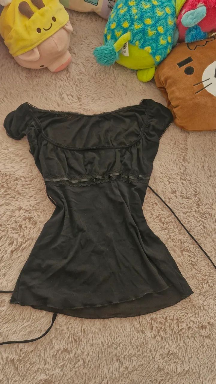 Blusa preta com amarração