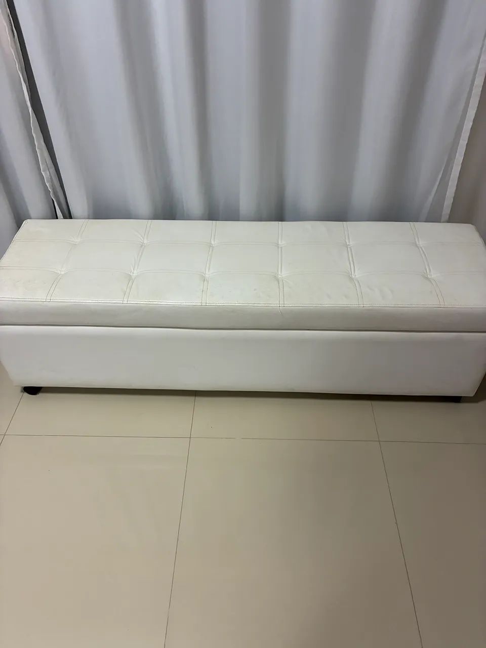 Baú MDF acolchoado em excelente estado - Foto 4
