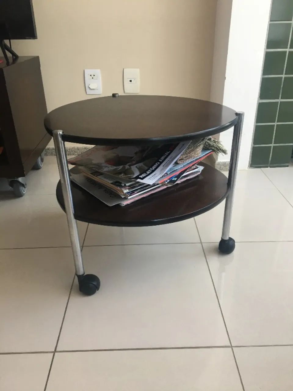 mesinha de apoio em madeira - Foto 4