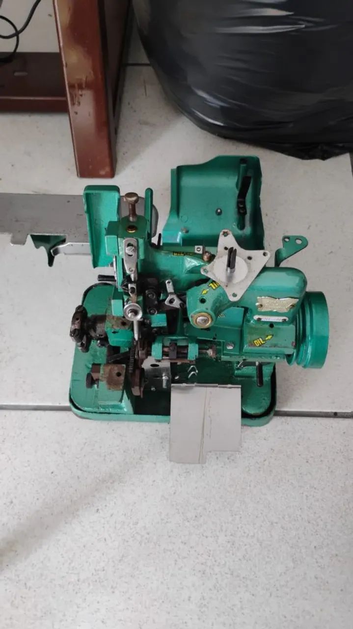 Maquina  owerlok 
