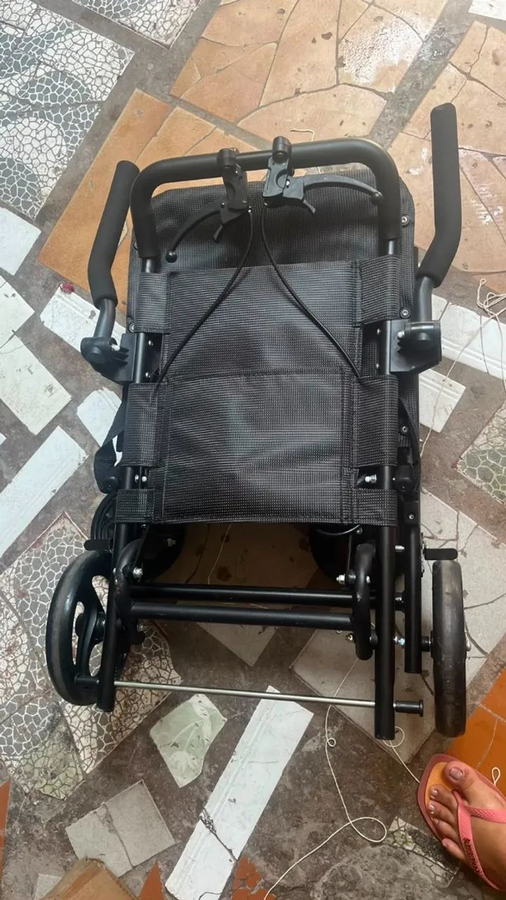 Cadeira de Rodas seminova - Foto 5