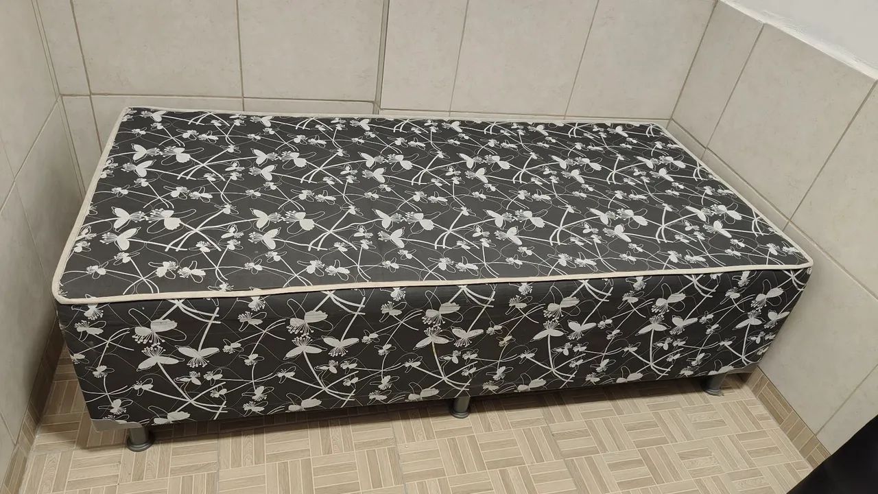 Cama box com colchão aclopado