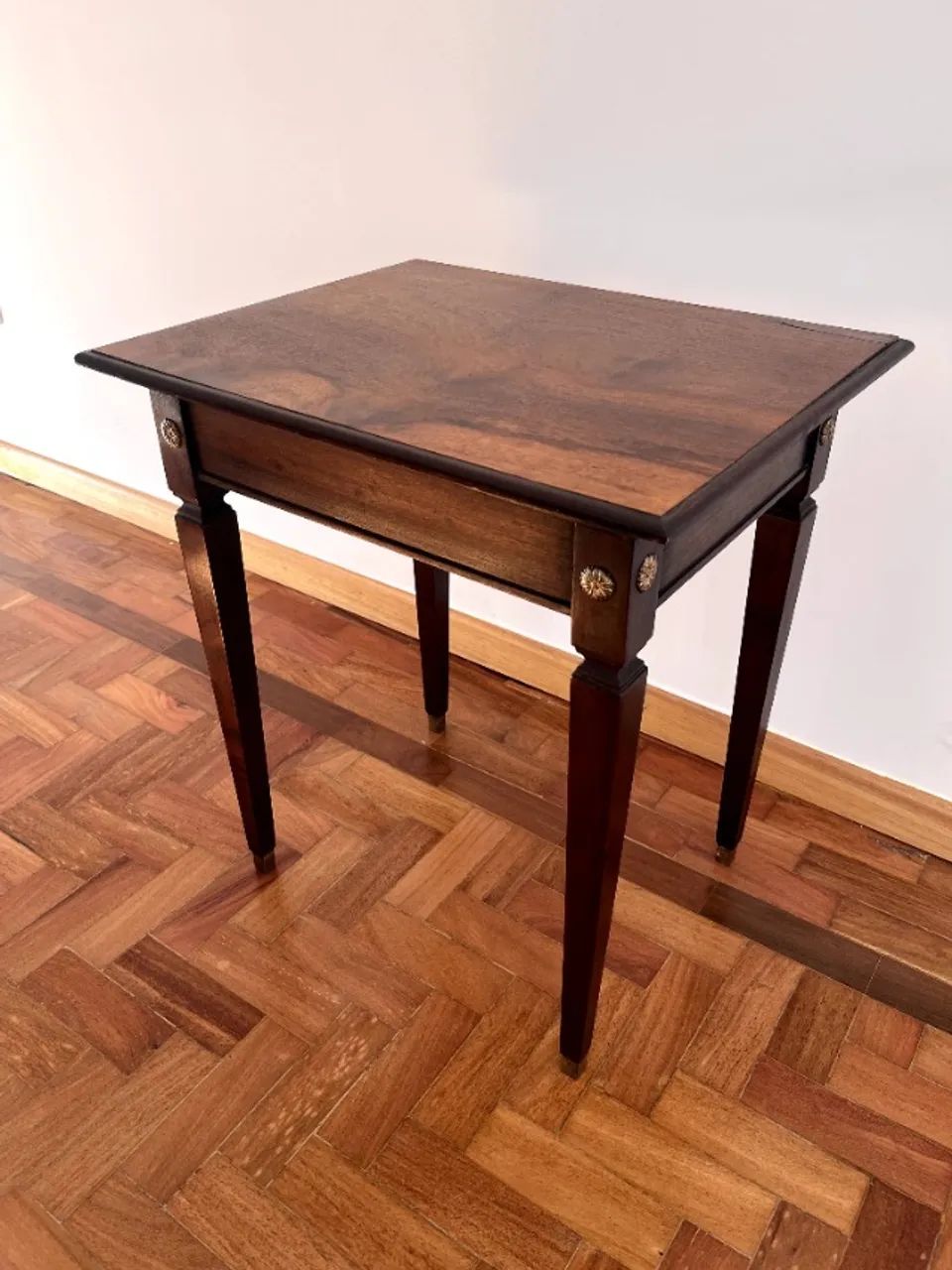 Mesa lateral Anos 60