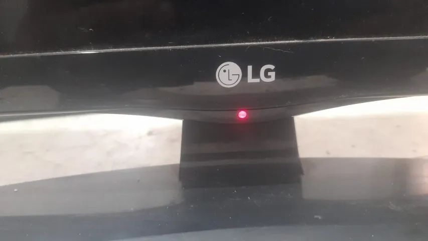 tv lg led 24 polegadas com a tela quebrada - Foto 2