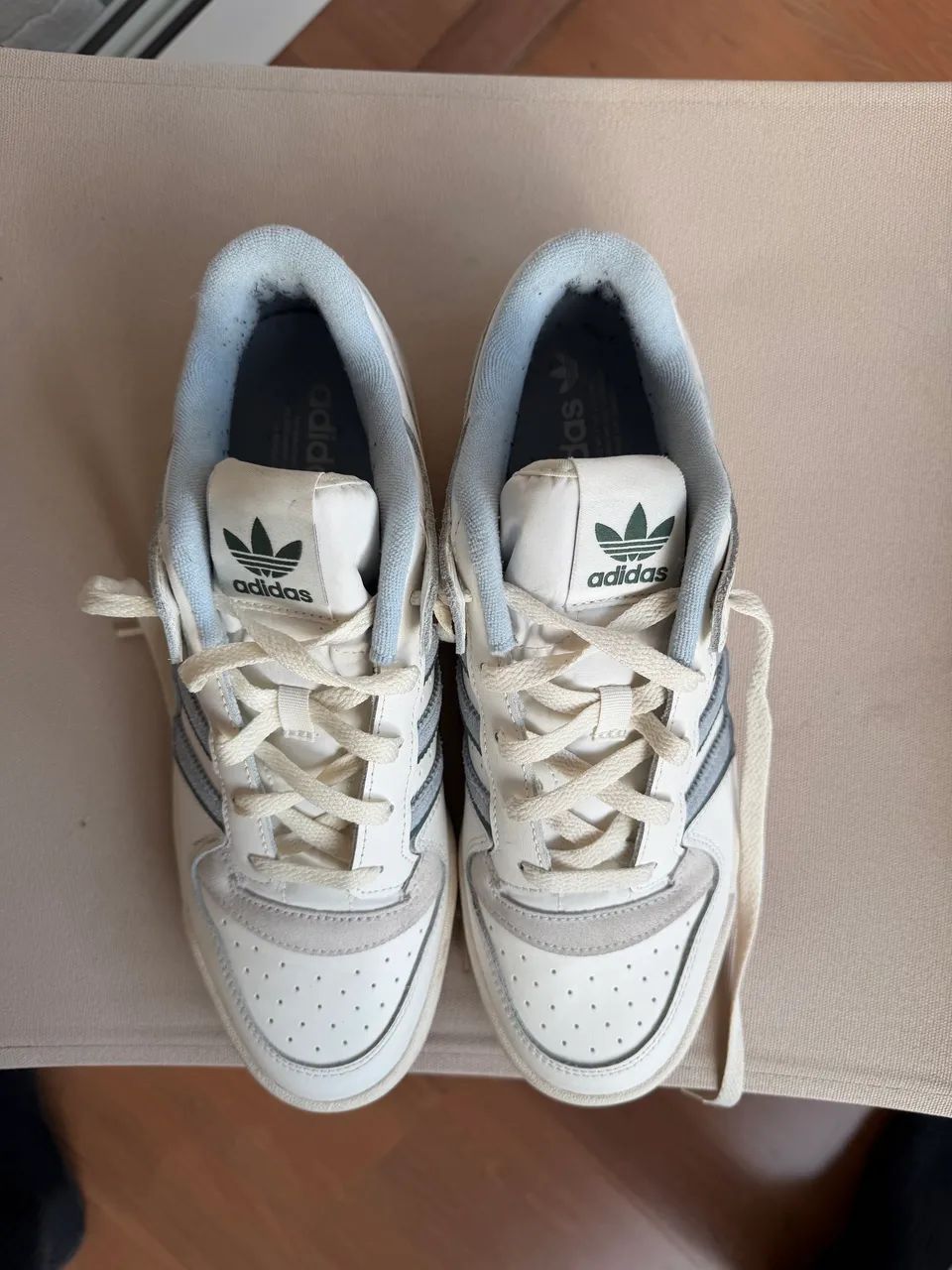 Adidas forum low classic azul claro dourado - Foto 4