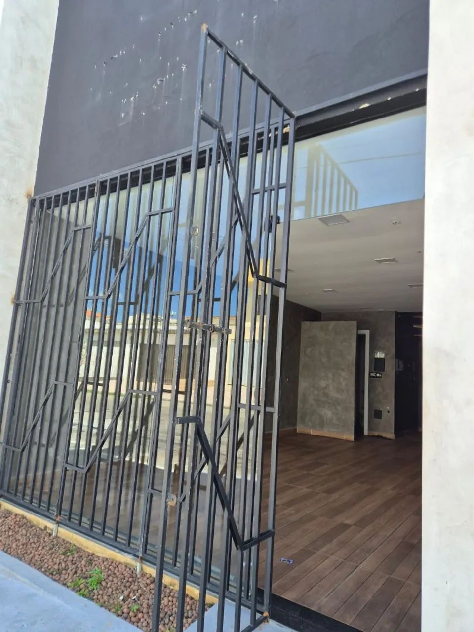 SALA COMERCIAL COM ANDAR RECÉM CONSTRUÍDA  - Foto 2
