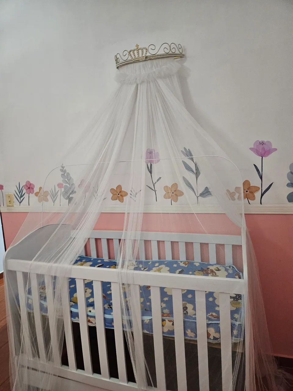 Berço, colchão e dossel com mosquiteiro - Foto 3