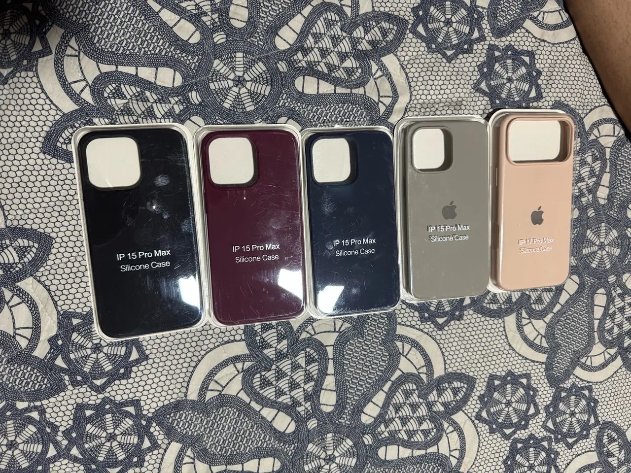 Vendo 5 capas do IPhone 15 pro max novas  - Foto 2