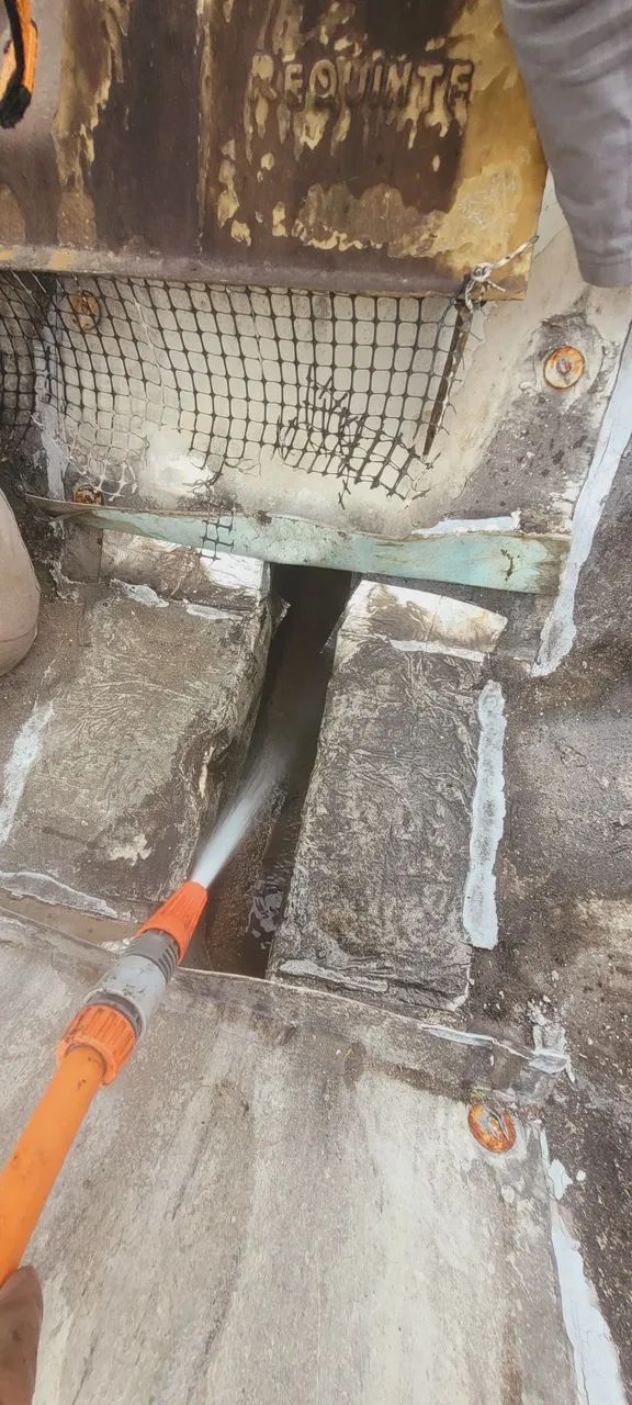Limpeza de calhas pluviais, e impermeabilização. - Foto 2