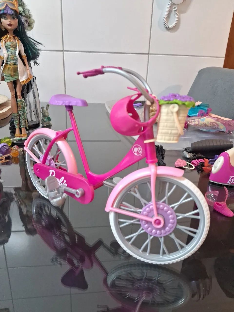 Barbie ciclista com duas bicicletas  - Foto 2