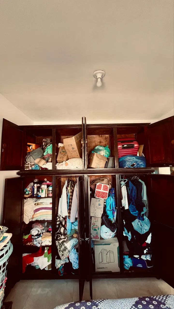 Guarda-roupa antigo de Canela Maciça - centenário - Foto 4