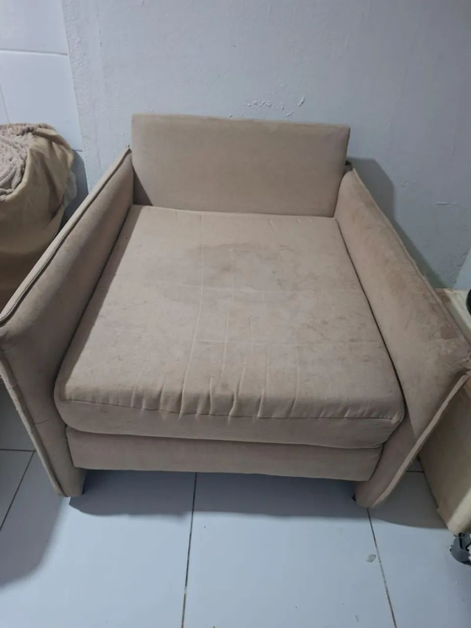 Vende-se um sofá cama so está precisando de uma lavagem  - Foto 3
