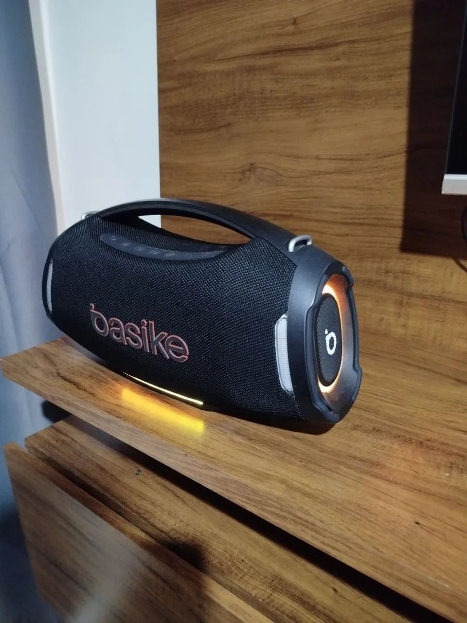 Caixa de som BASIKE semi nova 